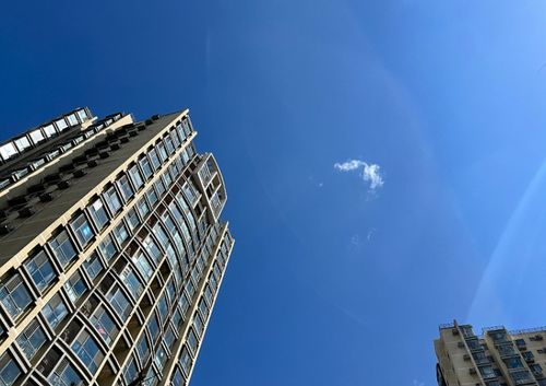 樓市這項數據一年來首次回正，樂觀背后的不樂觀——以上海房地產開發為例